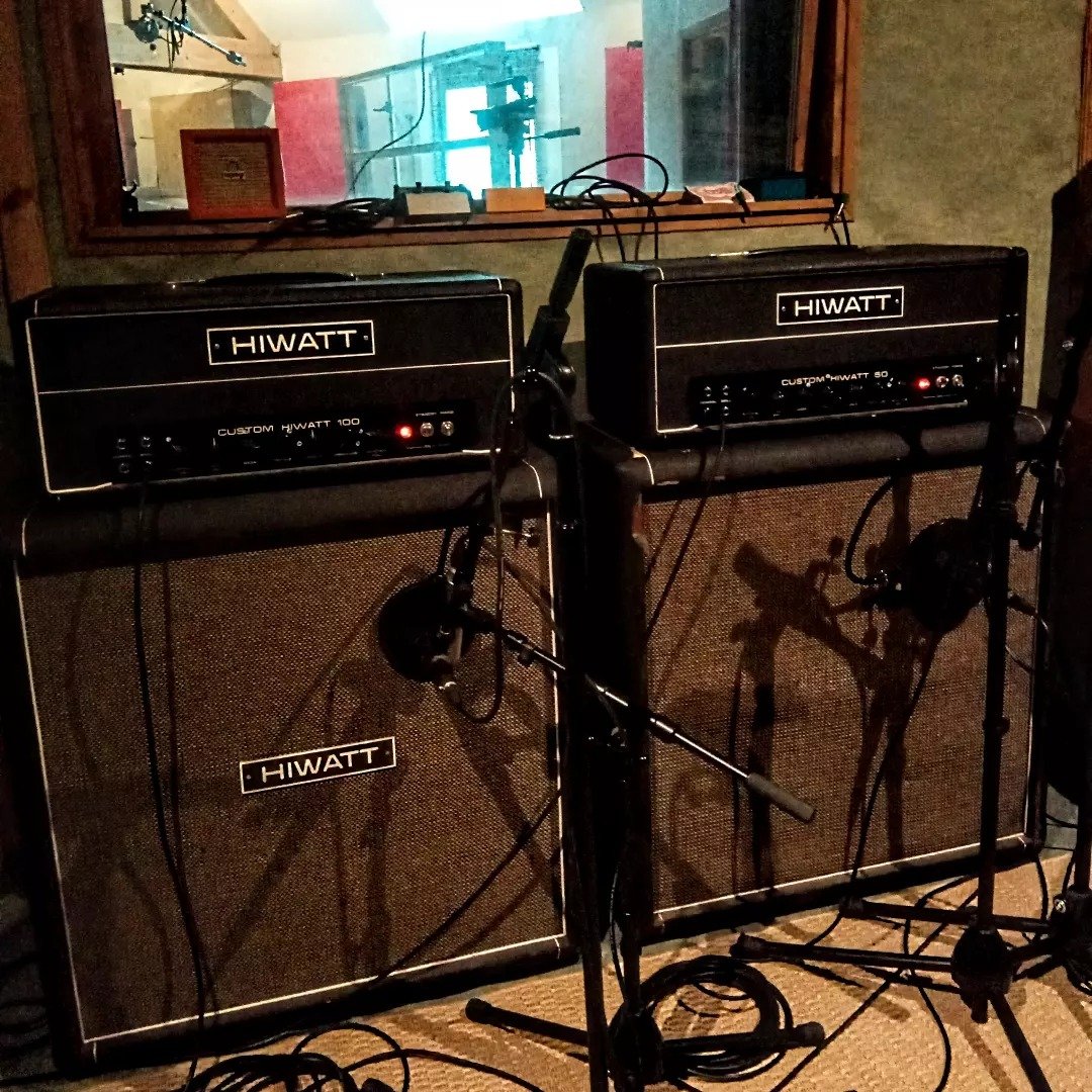 📷
oratrism

Recording session AT #swansoundstudio (Normandie ---> Land of st Michel)

#hiwatt #dr103 76s #dr504 75s Always with #xf4 #mullard tube. & #4122s #4122 #cab 4x12 #fane #speaker of course. #rigsofdoom