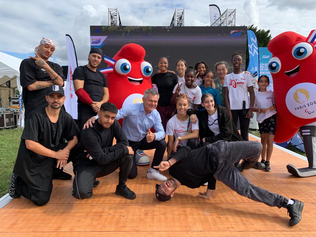 Fédération Française de Ski Nautique & Wakeboard (@ffsnw) on Twitter photo #EuroCableWake Day 3
Les breakdanceurs et le Double Dutch ont fait le show sur la scène des Championnats d'Europe avec <a href="/valdemarne_94/">Val-de-Marne</a>
#Spectacle #Paris2023 #Roadto2024
<a href="/Paris2024/">Paris 2024</a> <a href="/iledefrance/">Région Île-de-France</a> <a href="/FranceOlympique/">FranceOlympique</a> <a href="/sportricolore/">SPORTRICOLORE</a> <a href="/Sports_gouv/">Ministère des Sports 🇫🇷</a> <a href="/FFDANSE/">Fédération Française de Danse</a> #EuroCableWake Day 3
Les breakdanceurs et le Double Dutch ont fait le show sur la scène des Championnats d'Europe avec <a href="/valdemarne_94/">Val-de-Marne</a>
#Spectacle #Paris2023 #Roadto2024
<a href="/Paris2024/">Paris 2024</a> <a href="/iledefrance/">Région Île-de-France</a> <a href="/FranceOlympique/">FranceOlympique</a> <a href="/sportricolore/">SPORTRICOLORE</a> <a href="/Sports_gouv/">Ministère des Sports 🇫🇷</a> <a href="/FFDANSE/">Fédération Française de Danse</a>