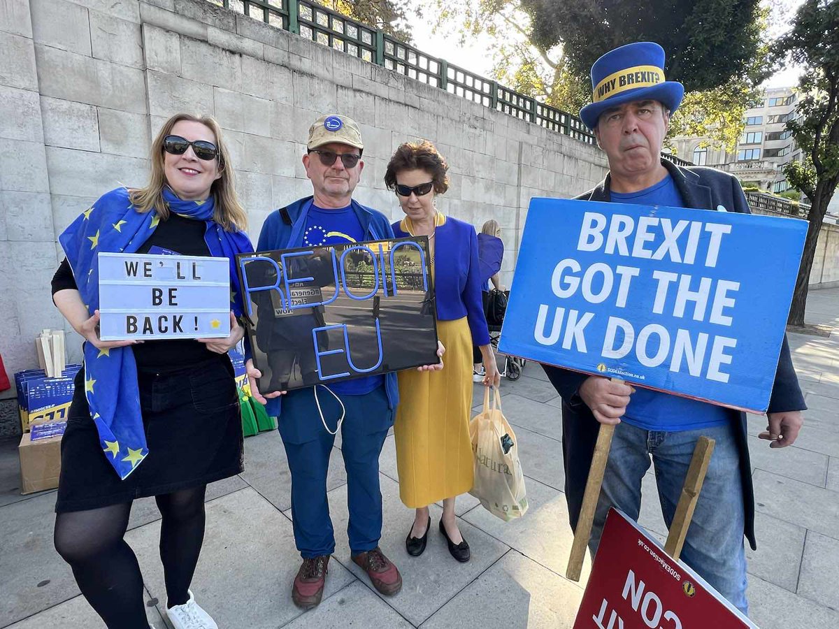 Getting ready for the march with <a href="/NE4EU/">🇪🇺 North East 4 Europe #FBPE</a> and SODEM