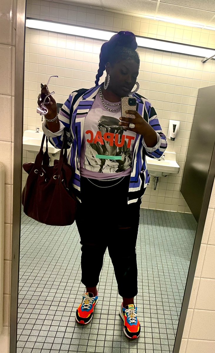 AlltheFlyThings's tweet image. I love the #Inkubator! 

I was nervous but yesterday’s workshop went well &amp;amp; tbh it’s a major flex to me to be recognized &amp;amp; taken seriously as a writer in Cleveland. 

The love sometimes is overwhelming but it’s motivational af 

And Ima bring hip hop w/me every time 💯