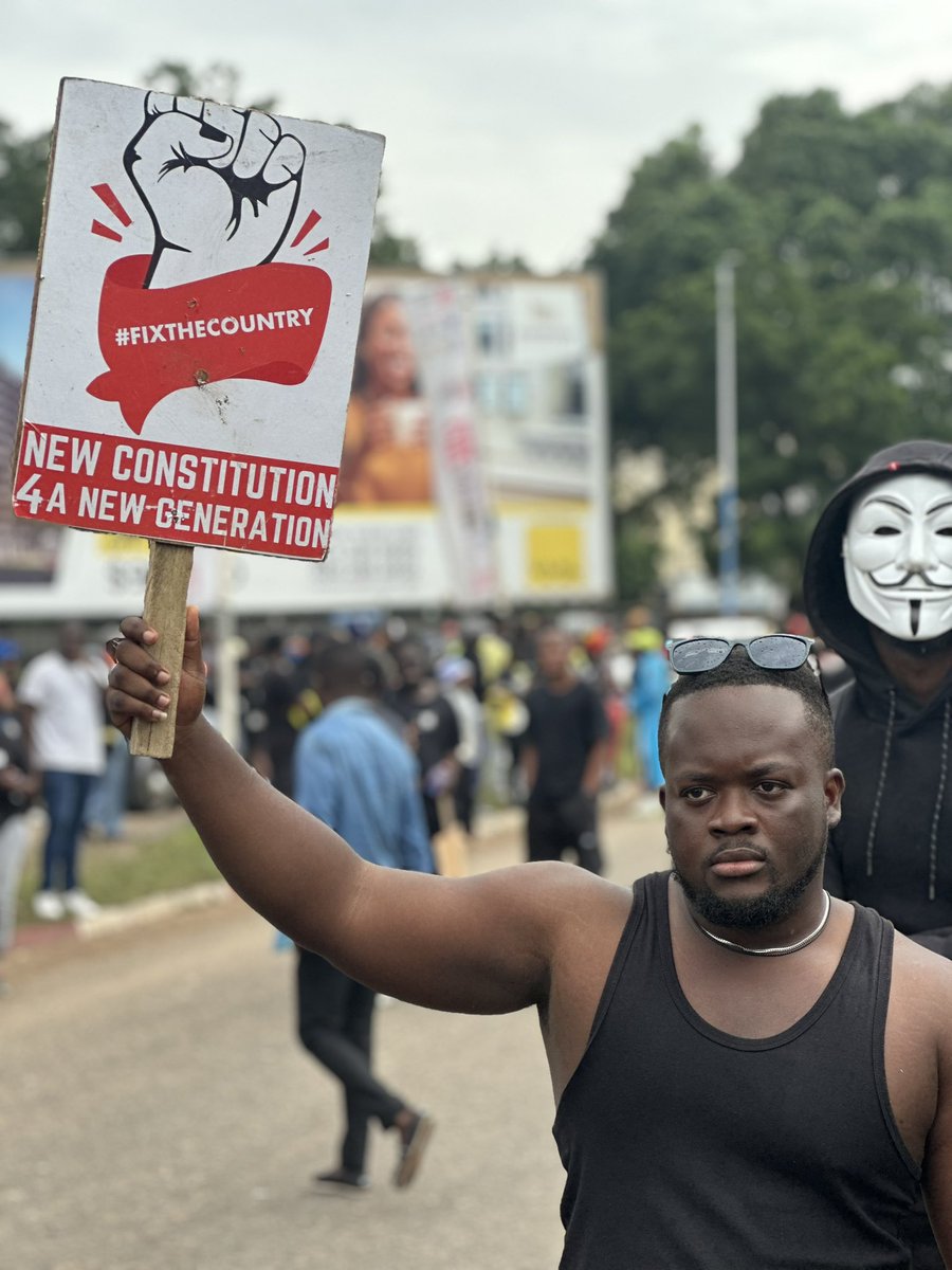 ivor_3's tweet photo. RT @SneakerNyame_: #OccupJulorbiHouse https://t.co/Etgq06jw7z