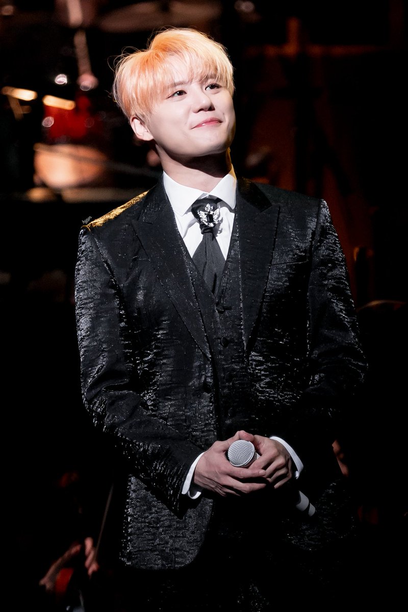 아니 여긴 무슨 회사길래 대표가 장구치고 여장하고 말랑이에요?