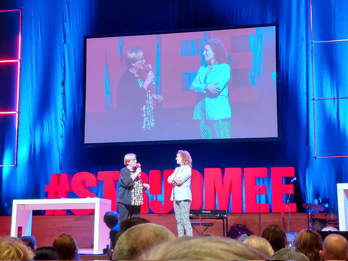 Vandaag ontvangt <a href="/RenskeLeijten/">Renske Leijten</a> de hoogste <a href="/SPnl/">SP</a> eer, de gouden SP tomaat! Je hebt het verdient! Dankzij jouw belletje aan mij hebben de Alphense Roshni en Stephan weer een huis! Dank, dank, dank!