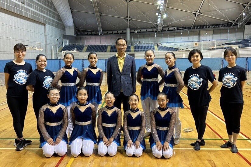 oonomotohiro's tweet photo. きょうは、彩の国くまがやドームで、スポーツフェスティバル2023in熊谷を開催。
プロ選手と一緒に親子でバスケを体験できるコーナーのほか、車いすバスケなどパラスポーツの体験コーナーもあり、私も車いすバスケや縄跳びを体験。
これからもスポーツを身近に楽しめる環境づくりを進めていきます。 https://t.co/VS9PZ6lzYs