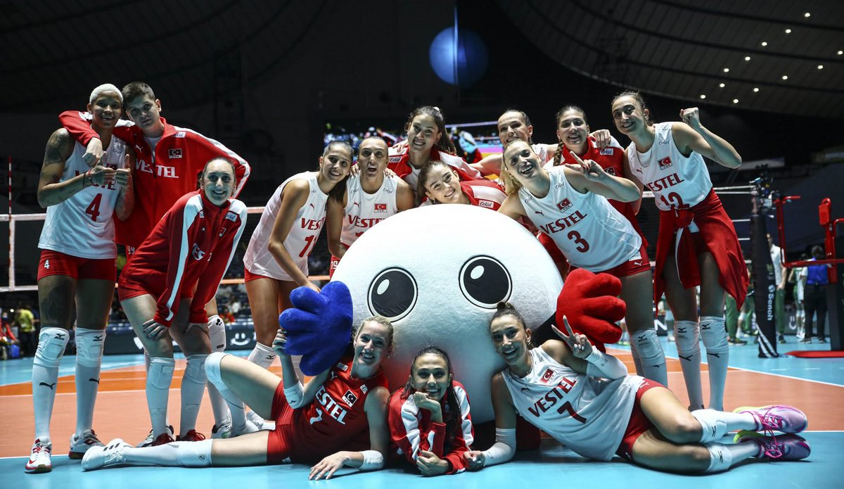 Temmzvolley's tweet photo. 🔥Paris 2024 Olimpiyatlarına bileti alan ilk ülke 🇹🇷TÜRKİYE oldu 🔥🔥🔥

🇵🇷Porto Riko 0-3 ✅
🇧🇪Belçika 0-3 ✅
🇵🇪Peru 1-3 ✅
🇦🇷Arjantin 1-3 ✅
🇧🇷Brezilya 0-3 ✅
🇯🇵Japonya 1-3✅

📌6 maç 6 galibiyet 18 tam puan

#FileninSultanları #Paris2024