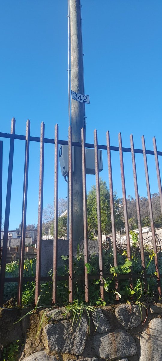 DICHATINOULLOA's tweet photo. @essbio buenos dias, fuga de agua desde matriz en la localidad de Dichato, calle Pedro Leon Ugalde frente al 342. Saludos. https://t.co/XNCae3G2hN