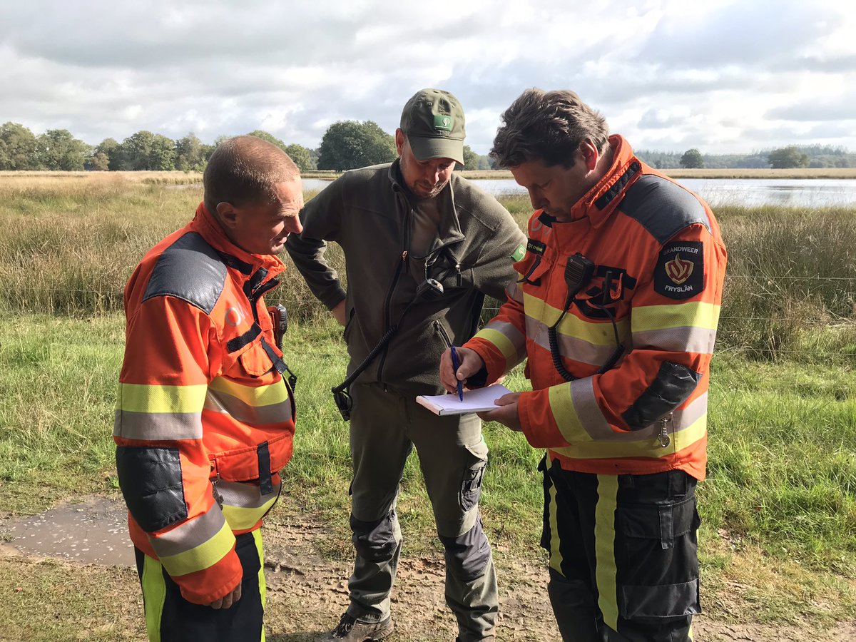 HFMiddeljans's tweet photo. Efficiënte en effectieve oefening NB #Ureterp van waterpunt naar WIP bak, waterpeloton, NB-peloton, #Stop en denk na! Complimenten aan de deelnemers https://t.co/7bzvnKRbO4