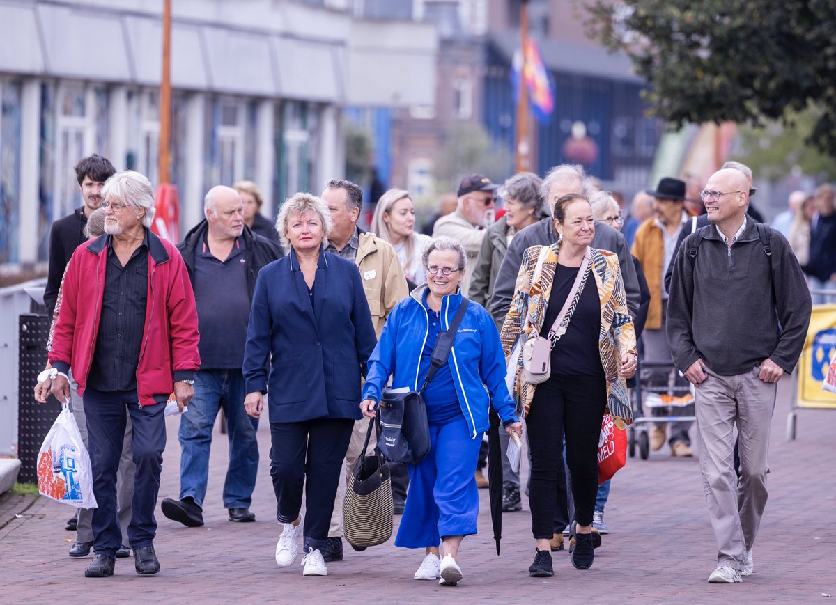 ‘n warm welkom vandaag voor nieuwe inwoners van Almelo, Aadorp en Bornerbroek. Burgemeester <a href="/arjengerritsen/">Arjen Gerritsen</a> noemde de nieuwe inwonersdag een mooie traditie. Met onder meer een stadswandeling langs historische plekken en locaties waar vernieuwing op stapel staat. Welkom in Almelo!