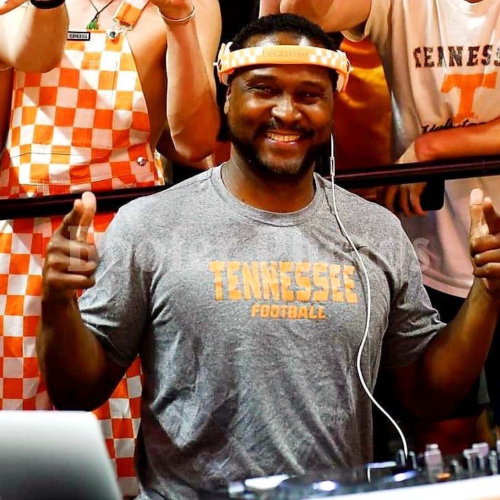 SterlThePearl16's tweet photo. #vfl #vol #gbo #govols #tennessee #football #sec #footballtimeintennessee #neylandstadium https://t.co/OIdqM4cF7J