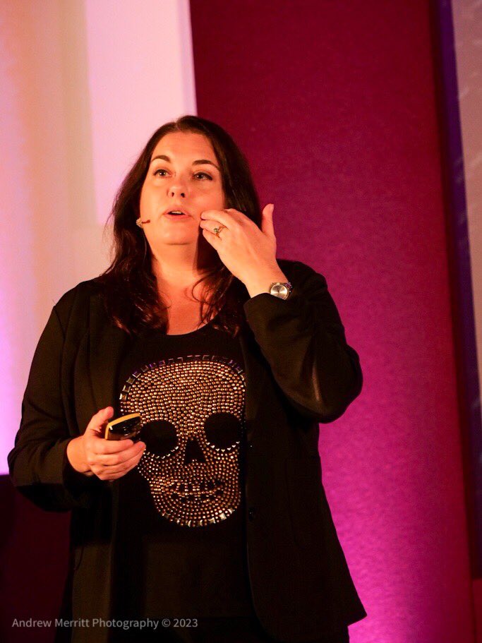 Does the UK need a body farm? <a href="/QEDcon/">QED</a>#qedcon #htf4uk  <a href="/Bonegella/">Prof Anna Williams</a>