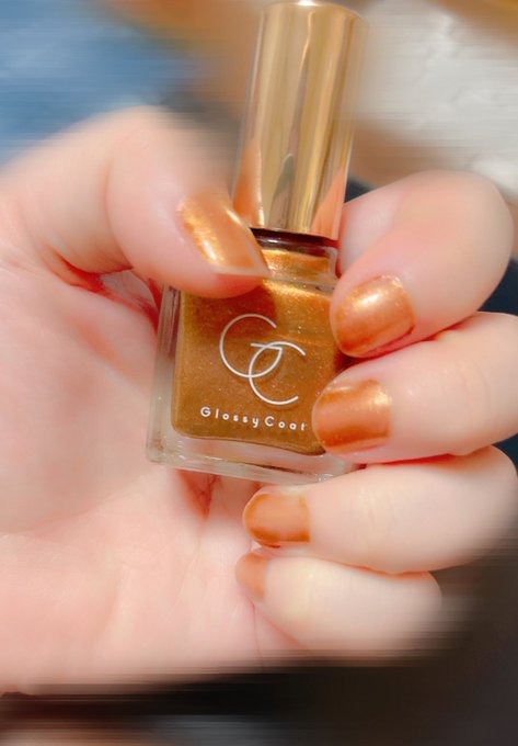 塗るのが下手すぎんだけど、金木犀みたいでいいよね〜って買ったマニキュアが割と良い( ᐛ )و塗るのムズいけど(:зꇤ   )ニ 