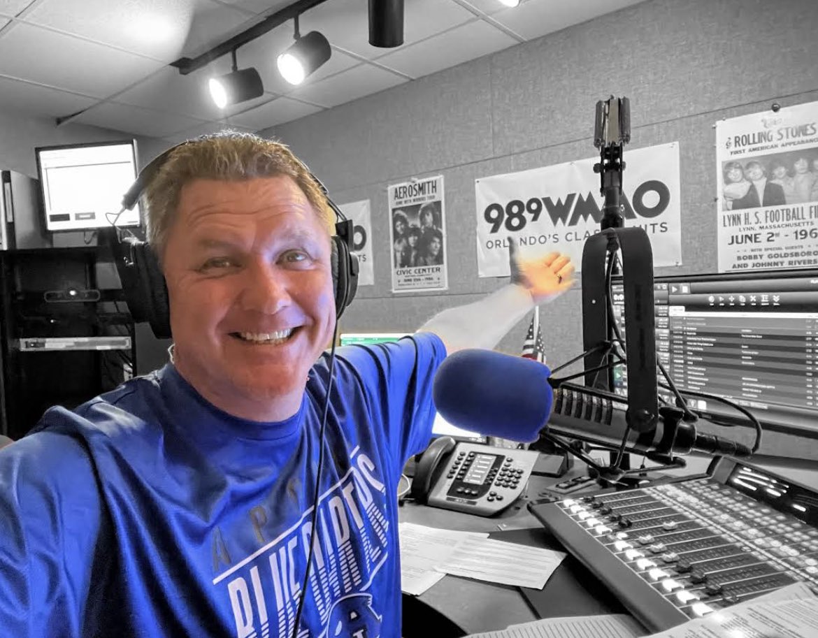 AdamVernier_SAG's tweet photo. On your radio until 10am! @989WMMO  Hello Day and Happy 1st Day of FALL!! https://t.co/9a1VJjJksP