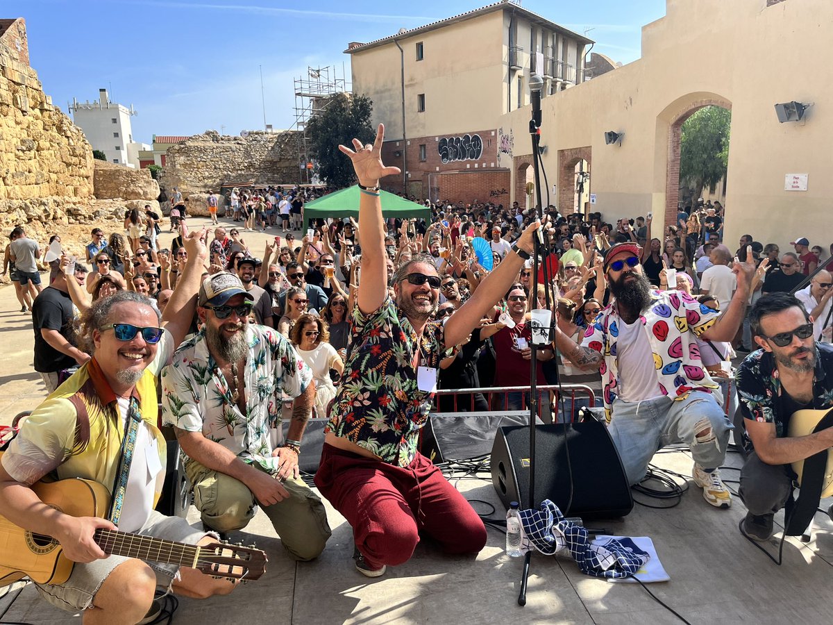 almadeboqueron's tweet photo. Una semana del vermut rumbero en Tarragona con la buena gente de @VermutRumbero y @gegantsvellstarragona BRUTAL!
.
Mañana domingo 12:30 cerramos veranito a lo grande en el #endsummerfestival de Miami Playa (en zona Platja Cristall-Punta del riu / Bosquet de Llastres) VENIROOOOS! https://t.co/EMZIpUcPPi