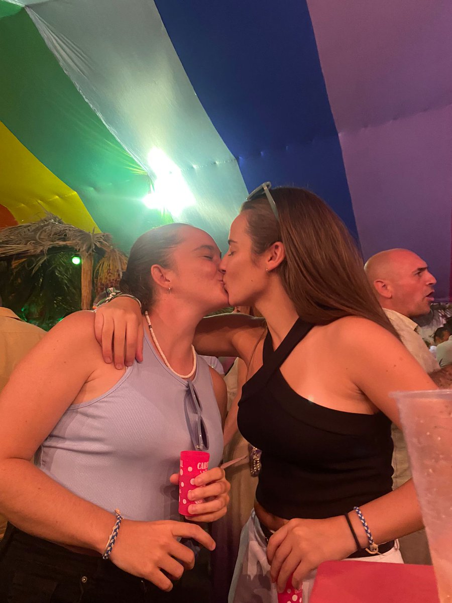 evaaperez9's tweet photo. Gracias a ti, no me preocupa na soy feliz❤️ https://t.co/Fk2wSR4J8t