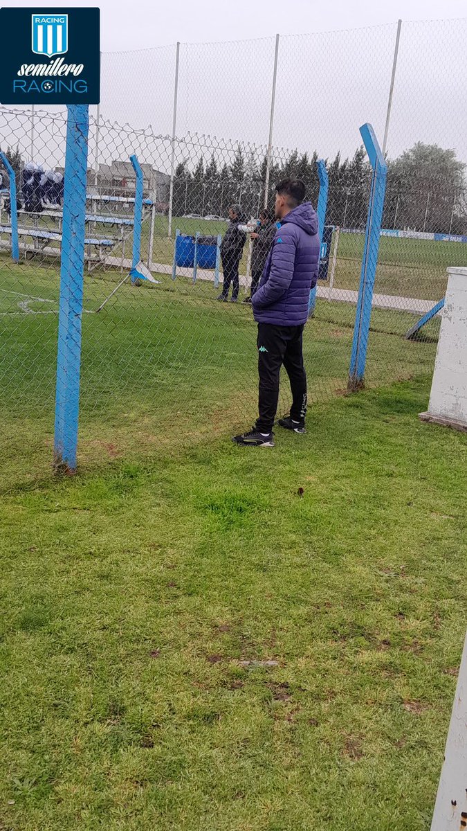 SemilleroRacing's tweet photo. Sebastián Grazzini, entrenador de la reserva, observando a la séptima división en el predio Tita Mattiusi. También se encuentra su dupla, Ezequiel Videla. https://t.co/Nl6JUEhn5X
