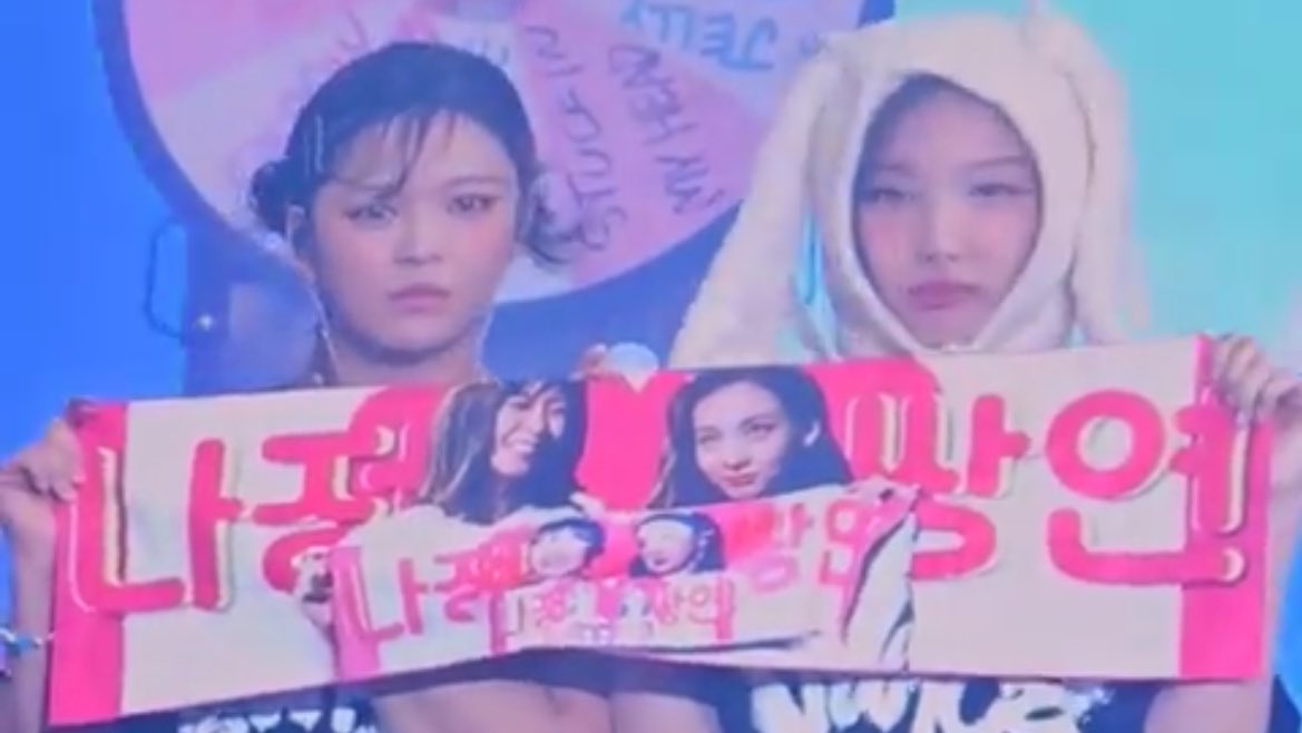 najeong loopics tweet media