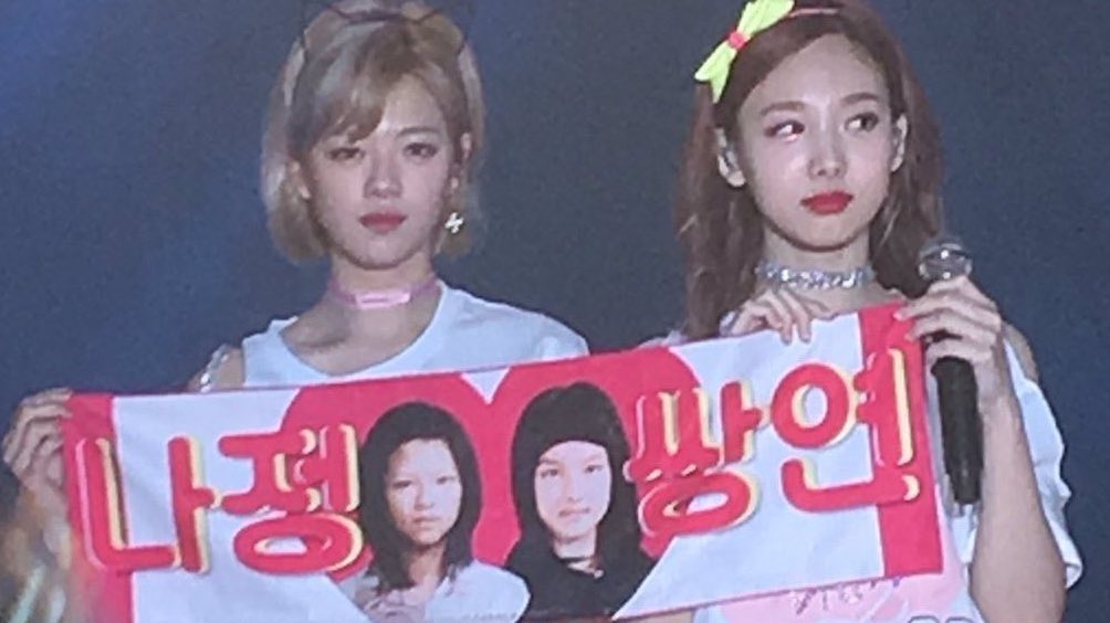 najeong loopics tweet media