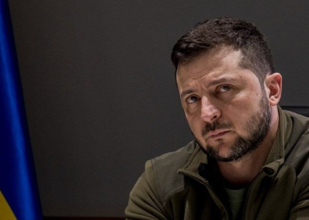 SprinterPress's tweet photo. Retired US intelligence officer: Zelensky is on the verge of being fired

Scott Ritter, a retired CIA officer, said that the Ukrainian army has failed on the battlefield and Zelensky's political future is completely unclear.

Ritter continued: "It is possible that Zelensky will be removed from power soon; "About 400,000 Ukrainian soldiers have been killed and a large number of Western weapons have been destroyed."