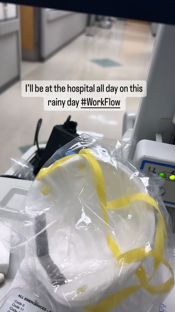 TiffanyHerName's tweet photo. 🏥🌧️#RainyWorkDay #Overtime https://t.co/IteHKNvu1D
