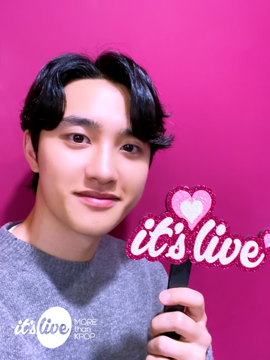 itsLIVEofficial's tweet photo. #디오 의 #잇츠라이브 가 잠시 후 5시에 시작됩니다!📸
유튜브 it's Live 채널에서 최초공개로 만나보세요!
‘#Somebody &amp; #별떨어진다’ 밴드 라이브 보면서 실시간 채팅 같이 달려요💗

#DO(D.O.) - Somebody &amp; #I_Do (Band Ver.)
Premieres on Youtube 'it's Live' Channel at 5PM KST TODAY! https://t.co/OR8ZelmssD