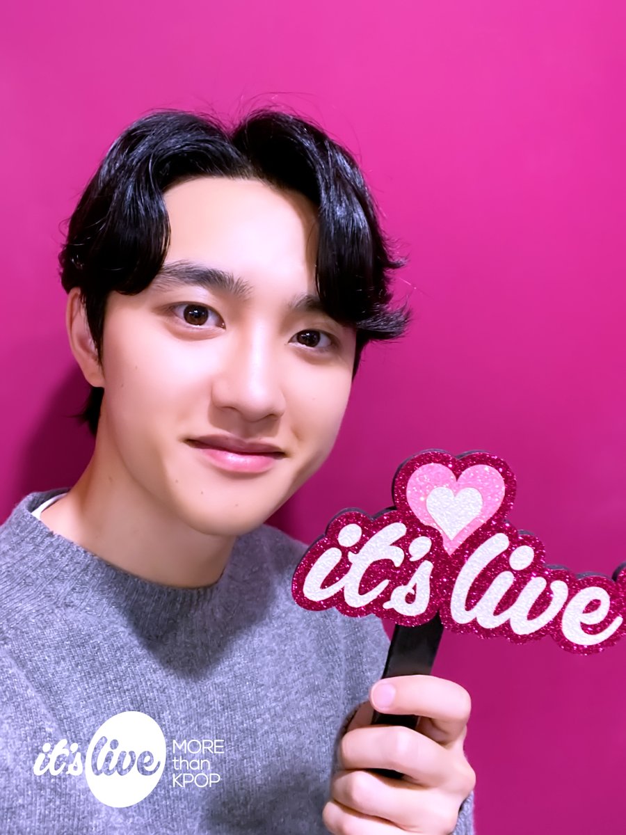 itsLIVEofficial's tweet photo. #디오 의 #잇츠라이브 가 잠시 후 5시에 시작됩니다!📸
유튜브 it's Live 채널에서 최초공개로 만나보세요!
‘#Somebody &amp; #별떨어진다’ 밴드 라이브 보면서 실시간 채팅 같이 달려요💗

#DO(D.O.) - Somebody &amp; #I_Do (Band Ver.)
Premieres on Youtube 'it's Live' Channel at 5PM KST TODAY! https://t.co/OR8ZelmssD