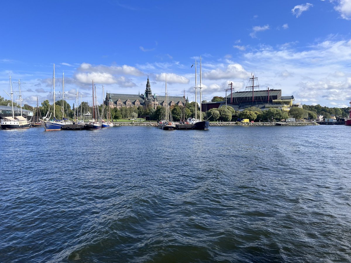 EriFransson's tweet photo. Day out🍾 #sunnyday  #Stockholm #autumn https://t.co/8hFMEMA34P