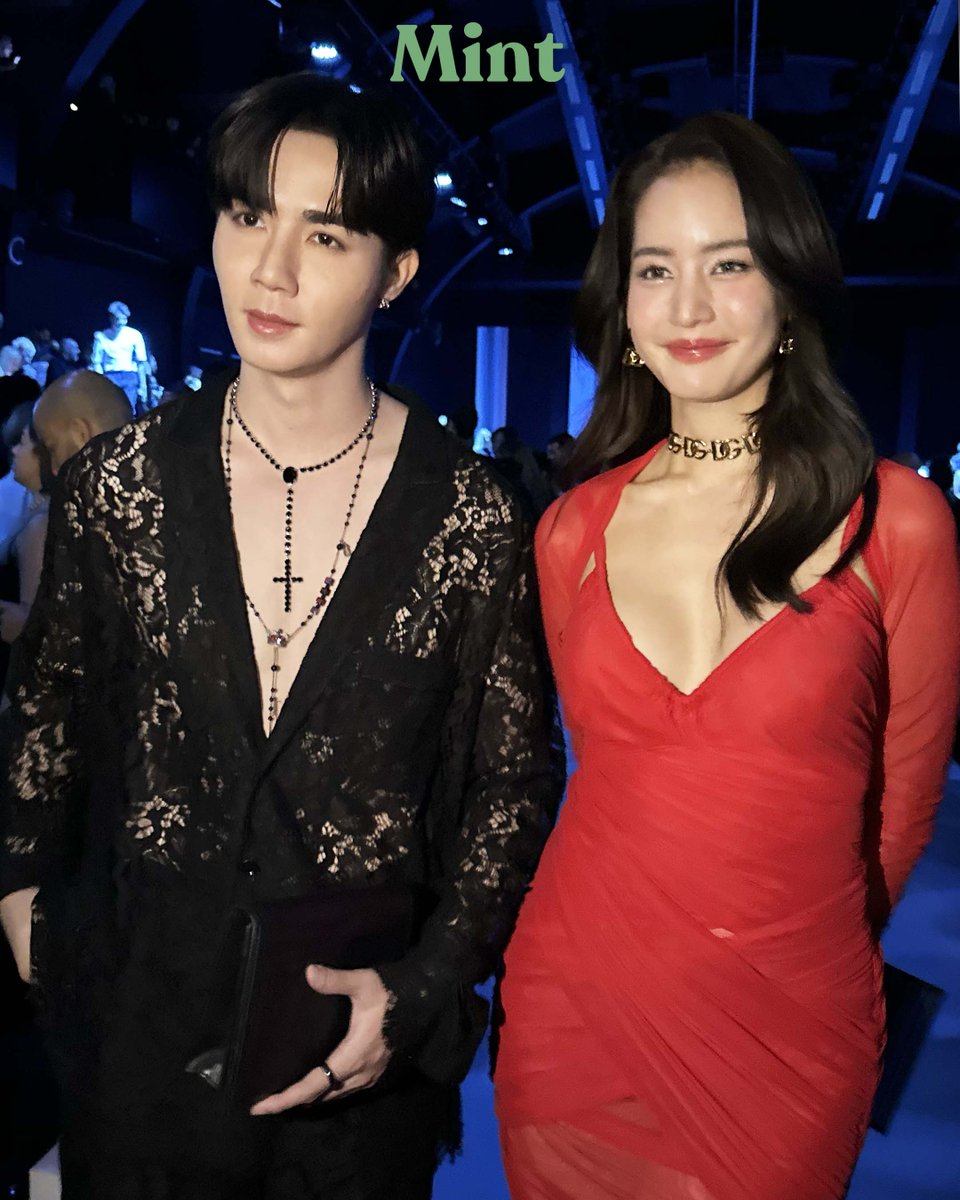 mintmag_th's tweet photo. เข้างานแล้ว! #MintReports พามาชมลุค #ซีพฤกษ์ #โบว์เมลดา กันแบบใกล้ๆ ภายในงานแฟชั่นโชว์ #DolceGabbana Spring Summer 2024 Donna Fashion Show💚

#DGSS24
#DGxZeePruk
#DGSS24xZeePruk #DGxBowMaylada
#ZeePruk #BowMaylada https://t.co/Iz8oxsEULe