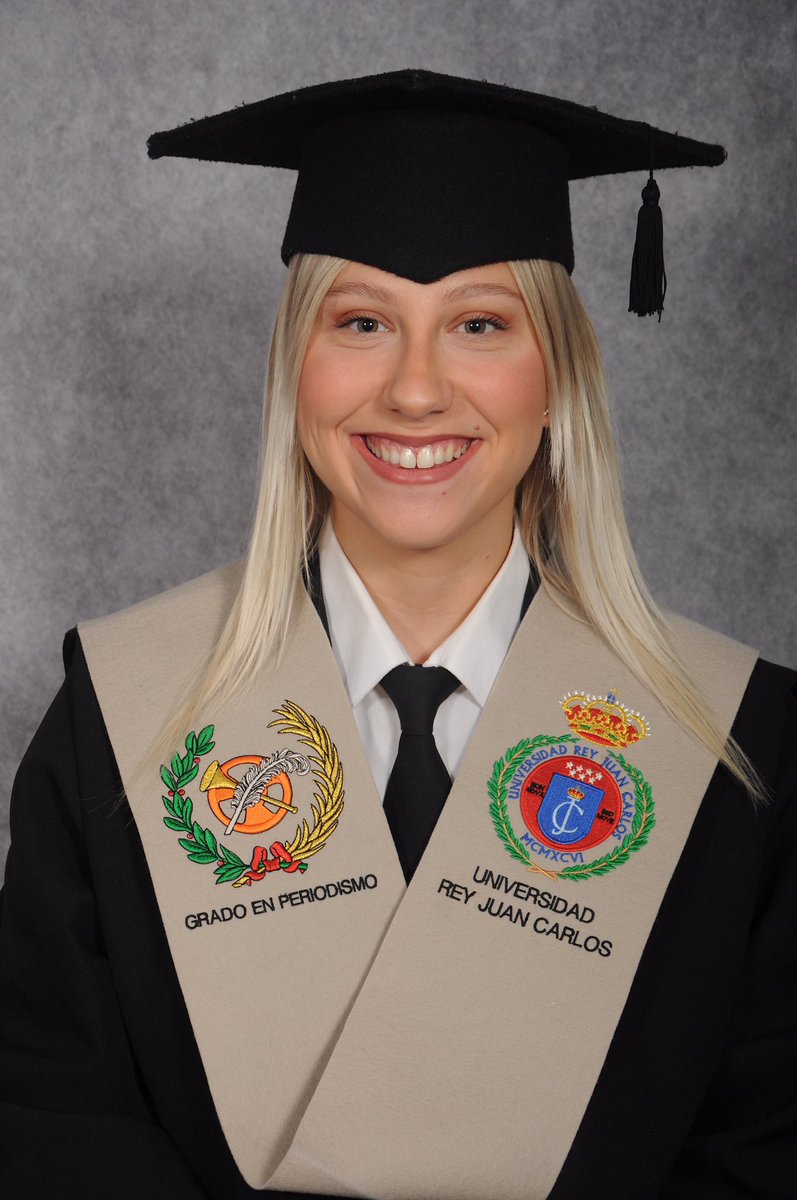 zaira_tab's tweet photo. se podría decir que ya soy periodista 🎓 https://t.co/ohRtRtwPIG