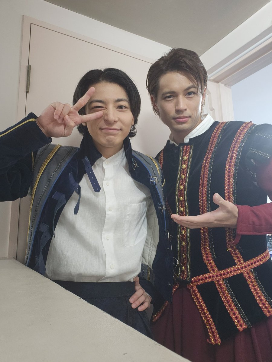 AND_swgD's tweet photo. 本日も観劇ありがとう御座います🐾
明日は東京千秋楽2公演。よろしくお願い致します🦁明日に向けて滾るよう、高杉くんロミオのオフショをお届けします🐕‍🦺
#2023ロミオとジュリエット https://t.co/Yjjg2xS9Cp