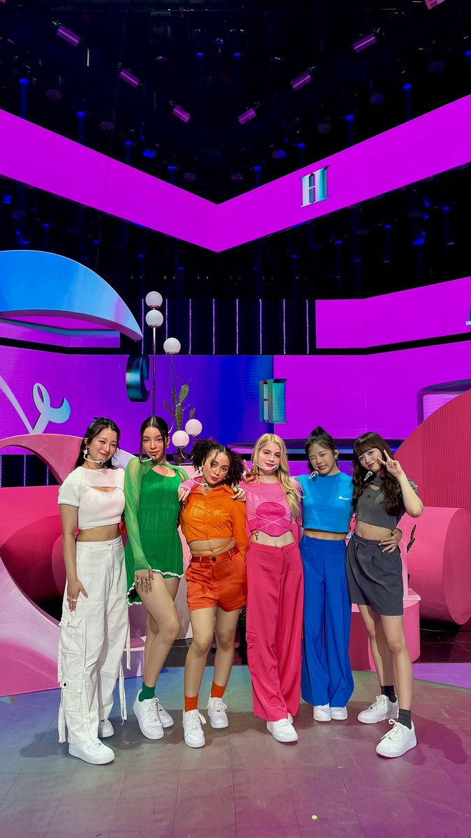 vchapics_'s tweet photo. prettiest colors VCHA! https://t.co/WEkefnZ5Pt