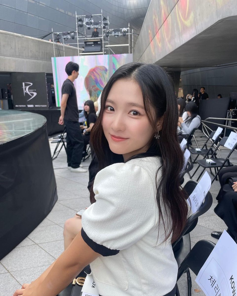 Cherry Bullet International (@cherrybulletint) on Twitter photo 230923 #REMI Instagram Update
RUNWAY TO SEOUL🖤🤍
It was so pretty🤍Thank you 🤍
@ kow.gi
#CherryBullet #체리블렛 #레미 <a href="/cherrybullet/">Cherry Bullet (체리블렛)</a> 230923 #REMI Instagram Update
RUNWAY TO SEOUL🖤🤍
It was so pretty🤍Thank you 🤍
@ kow.gi
#CherryBullet #체리블렛 #레미 <a href="/cherrybullet/">Cherry Bullet (체리블렛)</a>