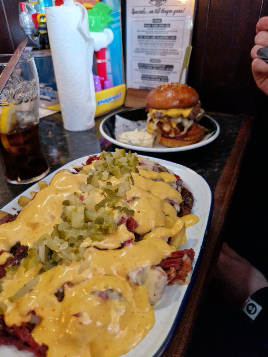 bunter1307's tweet photo. Just enjoyed the best burger ever courtesy of @thebeefyboys with The Pastrami Boy with Chill Cheese Fries &amp; The Pizza Boy with Pastrami Fries 😋😋 x https://t.co/5zhNH7mut9