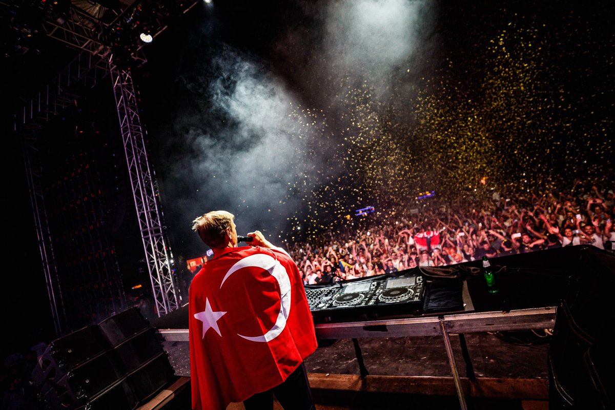 arminvanbuuren tweet picture