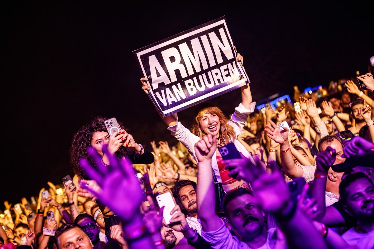 arminvanbuuren tweet picture