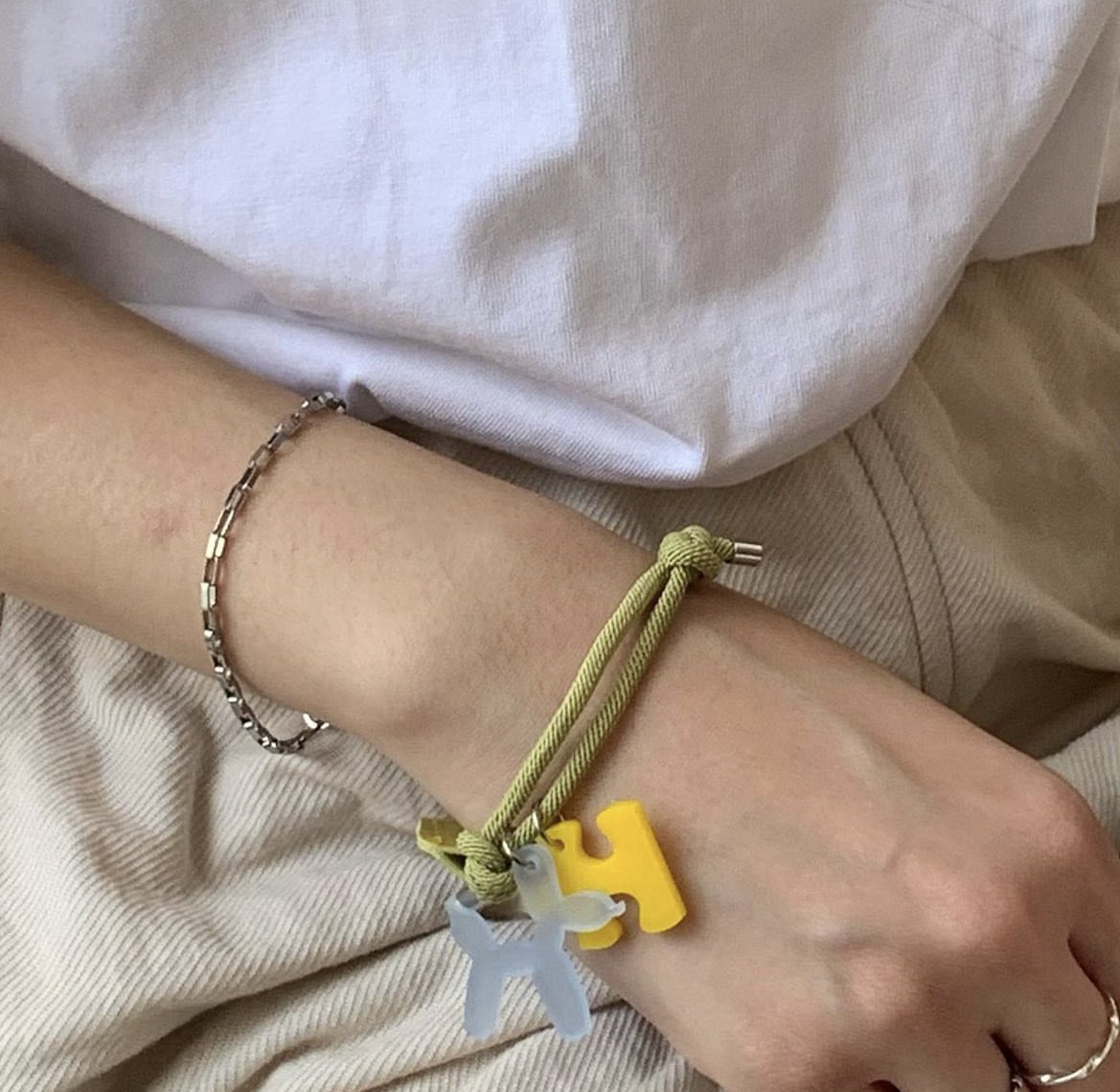 ifeelsopeach's tweet photo. กำไลเชือกของ play a lot น่ารักที่สุด 🌷🥕🛋️ เส้นละ 60 บาทเท่านั้น ㅜ ㅡ ㅜ 🌼 https://t.co/oCkSObBdMf