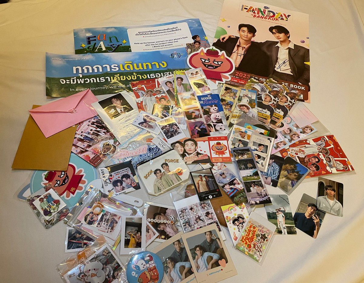 Ting_Earth13's tweet photo. ขอบคุณทุกสิ่งทุกอย่างที่ทำให้เราได้มาเจอกันนะครับ  มีความสุขมั๊กมากวันนี้  โอกาสหน้ามาอีกแน่นอน @fforcejs  @kasibook #GMMTVFandayinBKKxFB https://t.co/nxS1pweHpP