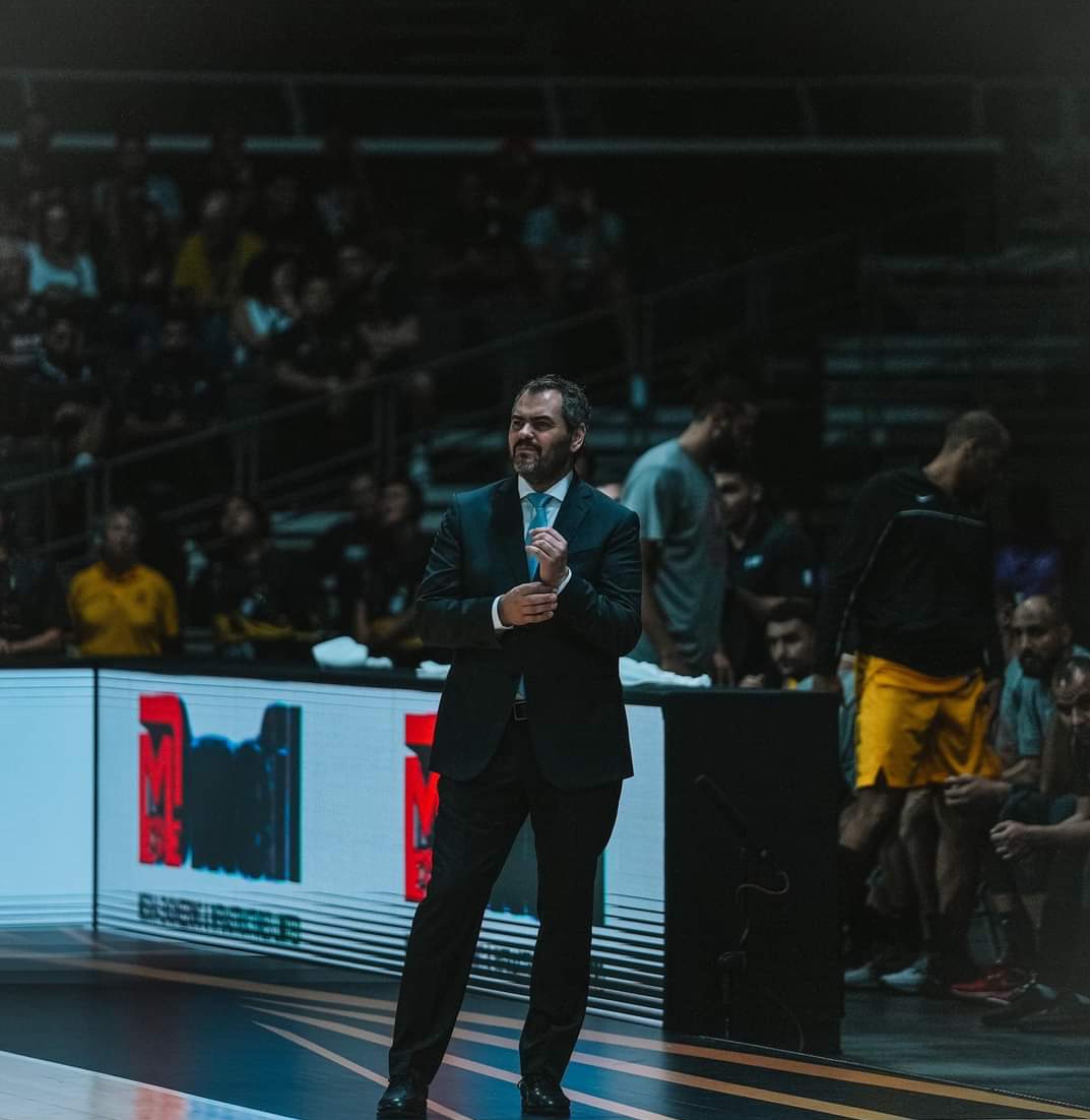 فريق الأهلي لكرة السلة على موعد مع كتابة تاريخ جديد عند مواجهة فريق جولدن بولز الصيني  فى بطولة كاس العالم للاندية فى موعد الساعة العاشرة صباح يوم الأحد 
يذكر ان جولدن بولز خسر بنتيجة 111\50 من فريق بون الالمانى 
#موطن_الاهلى