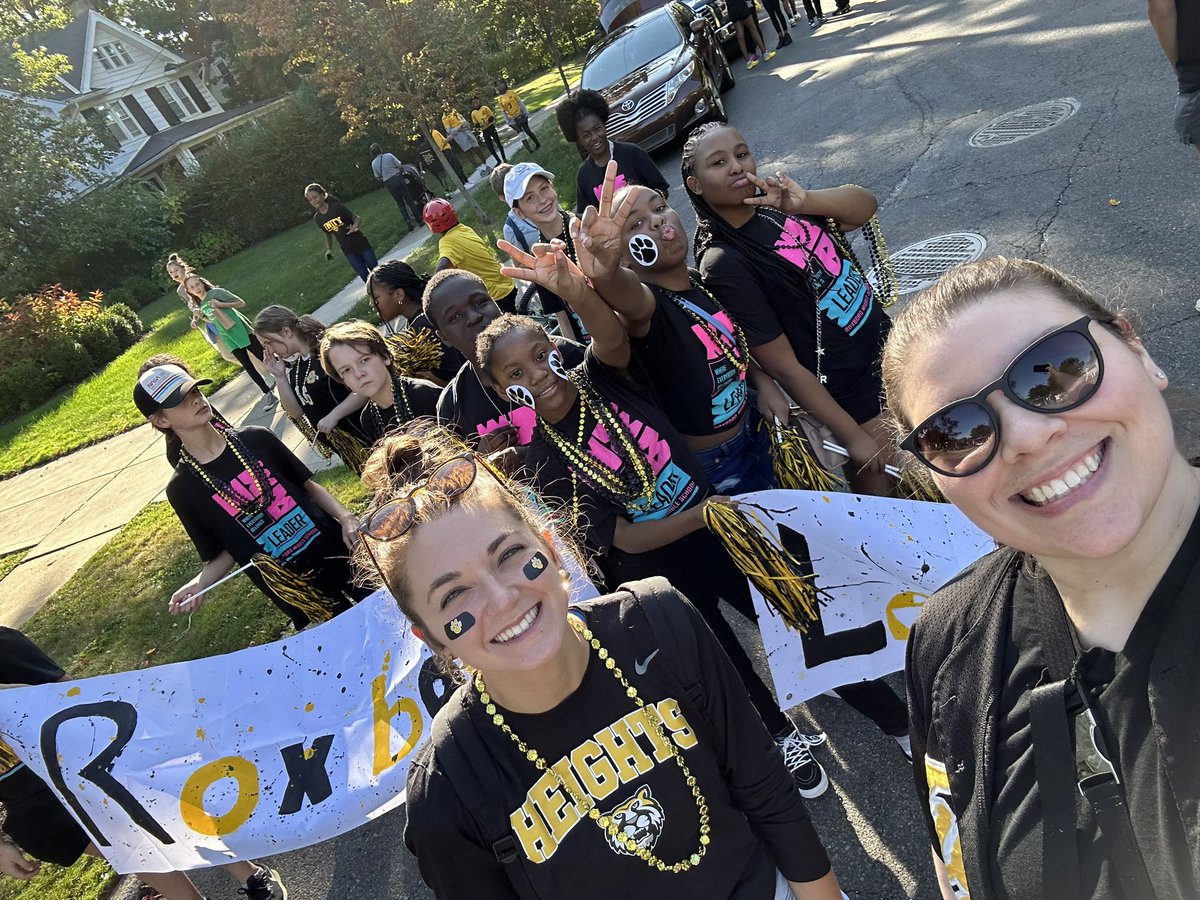 dcopelandROXMID's tweet photo. Walking with our WEB Leaders in the Homecoming Parade. https://t.co/E1rqh4s91O