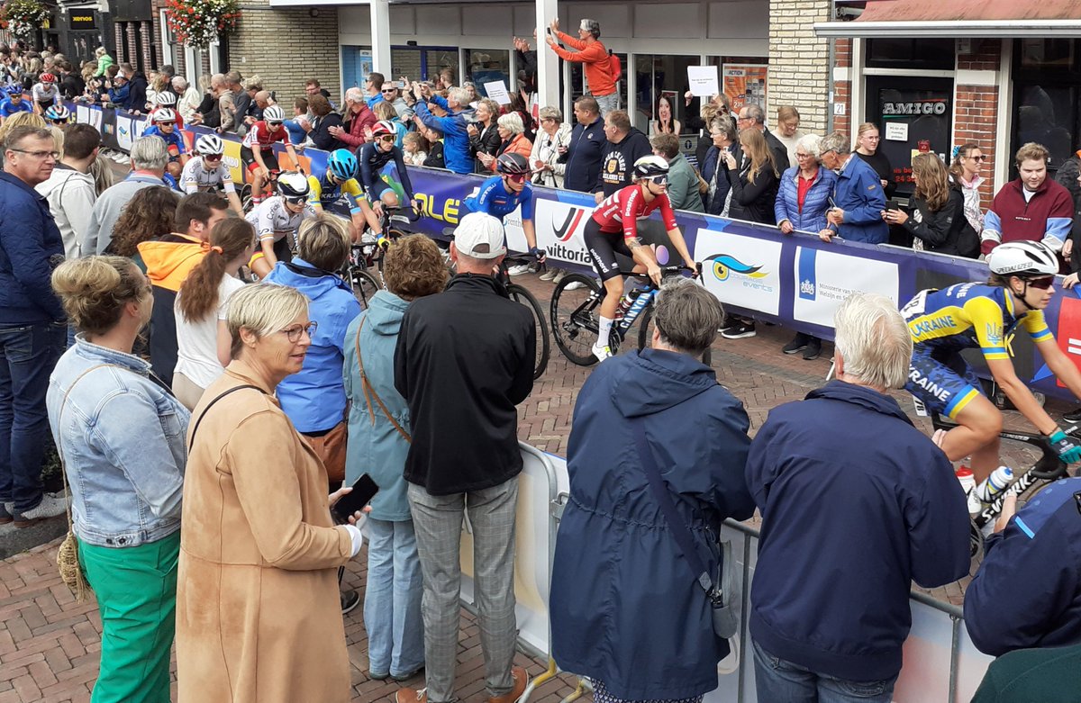 EK Wielrennen #Meppel lekker druk in Meppel. #Wielrennen #EK #roadracing