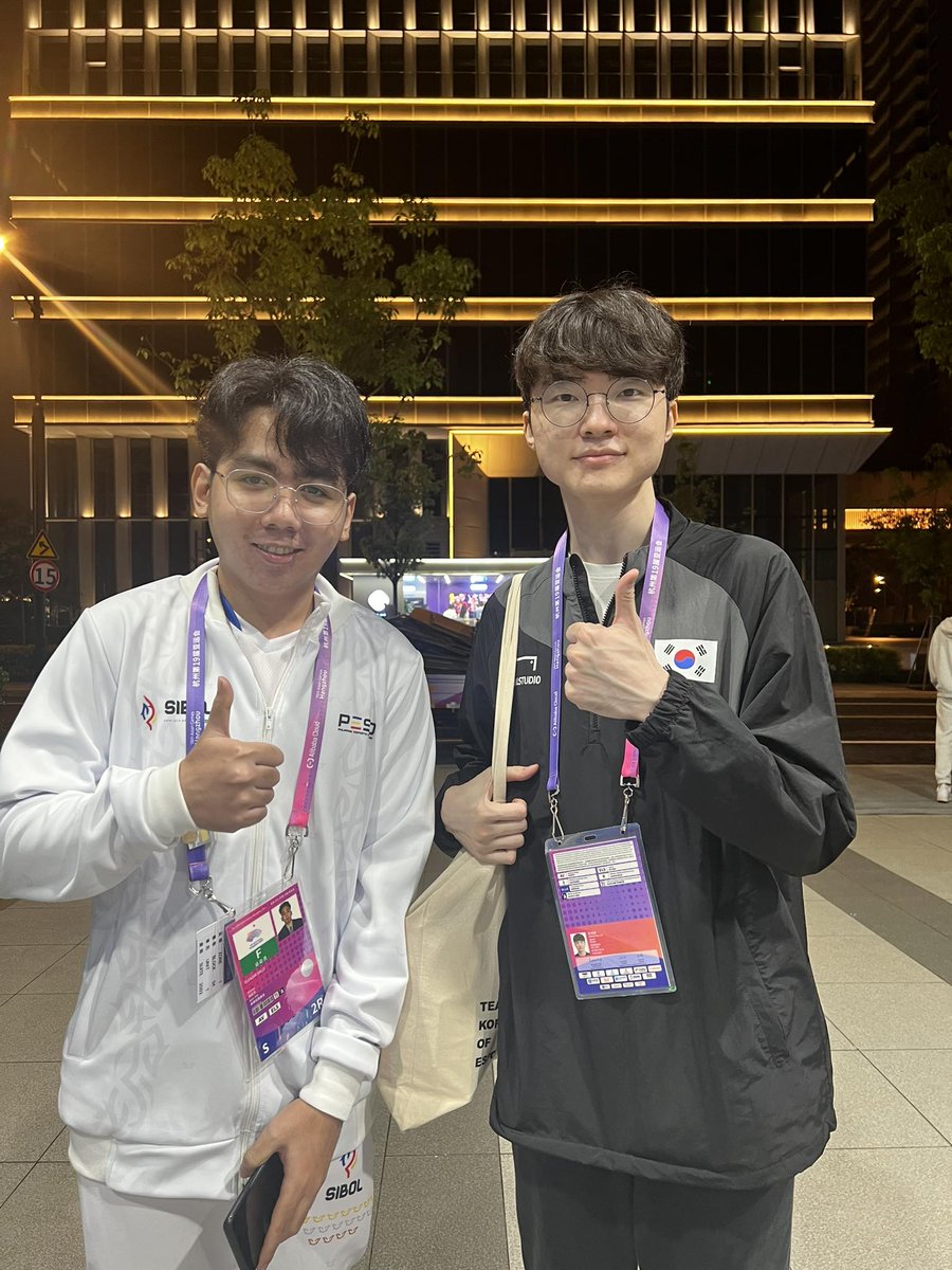 SecretAzar's tweet image. Met faker today