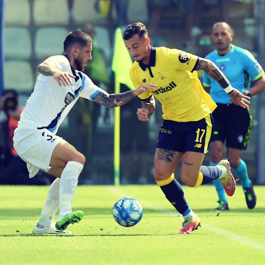 Modena_FC_1912's tweet photo. ๐ก๐ตโธ๏ธ #ModLec | 0-0 allโintervallo.
#DaiGialli https://t.co/GtULYhZKNb