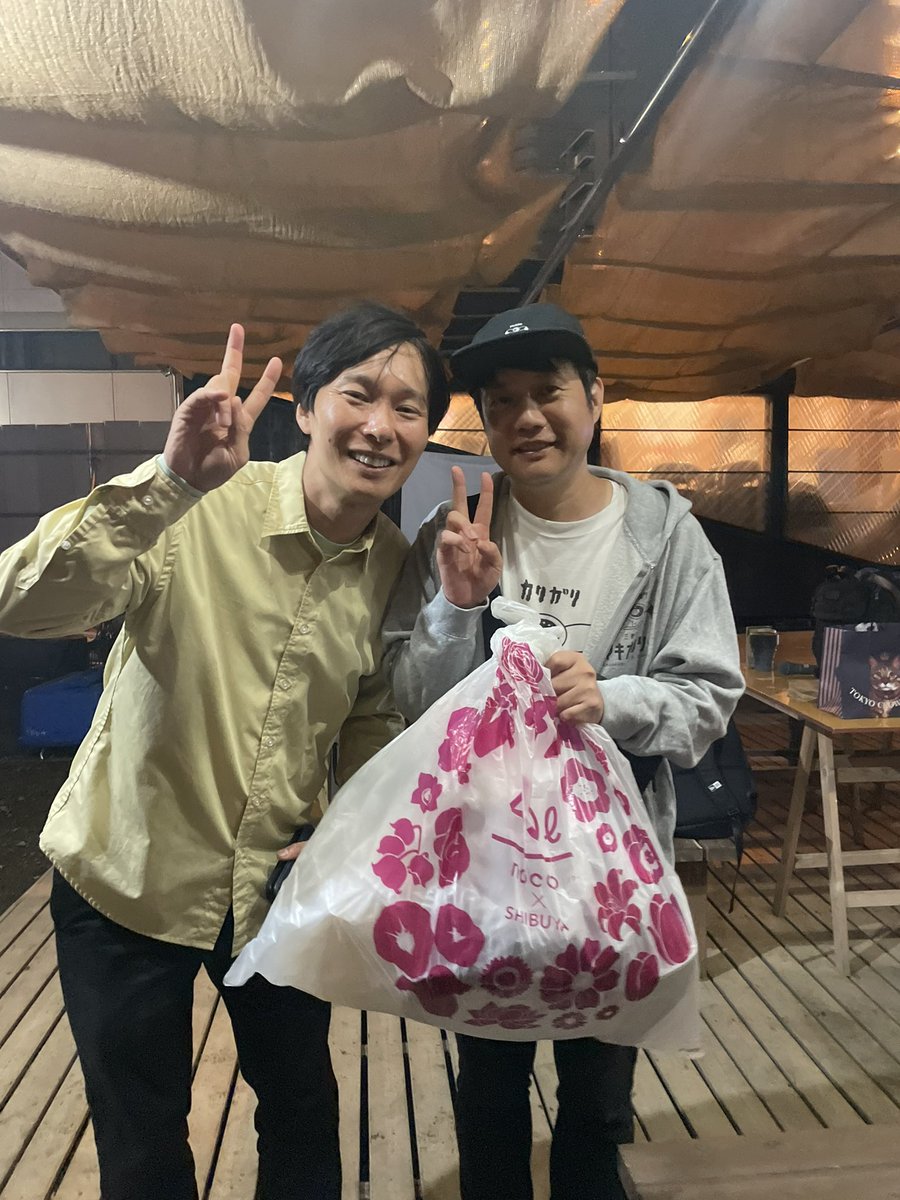 ikuumin26's tweet photo. カレーも食べてレモンサワー飲みながら2人の話を聞けて楽しかった🥰まさか彼が…笑
#滝沢ごみクラブ #マシンガンズ
#マキオカリー #かもめんたる
#つるかめ商店 #駒沢 https://t.co/QfppUfaGOp