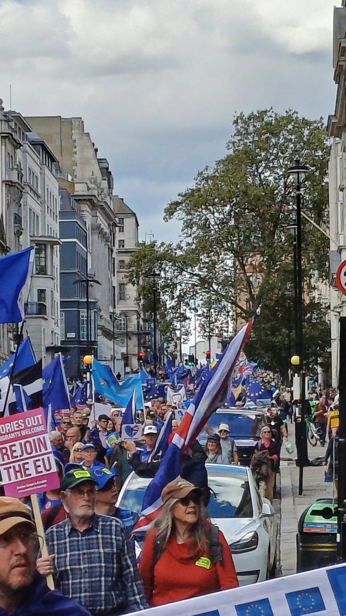 JKLDNMAD's tweet image. #MarchForRejoin #RejoinEU #RejoinMarch 
Huge turnout for march to rejoin EU 23.09.23