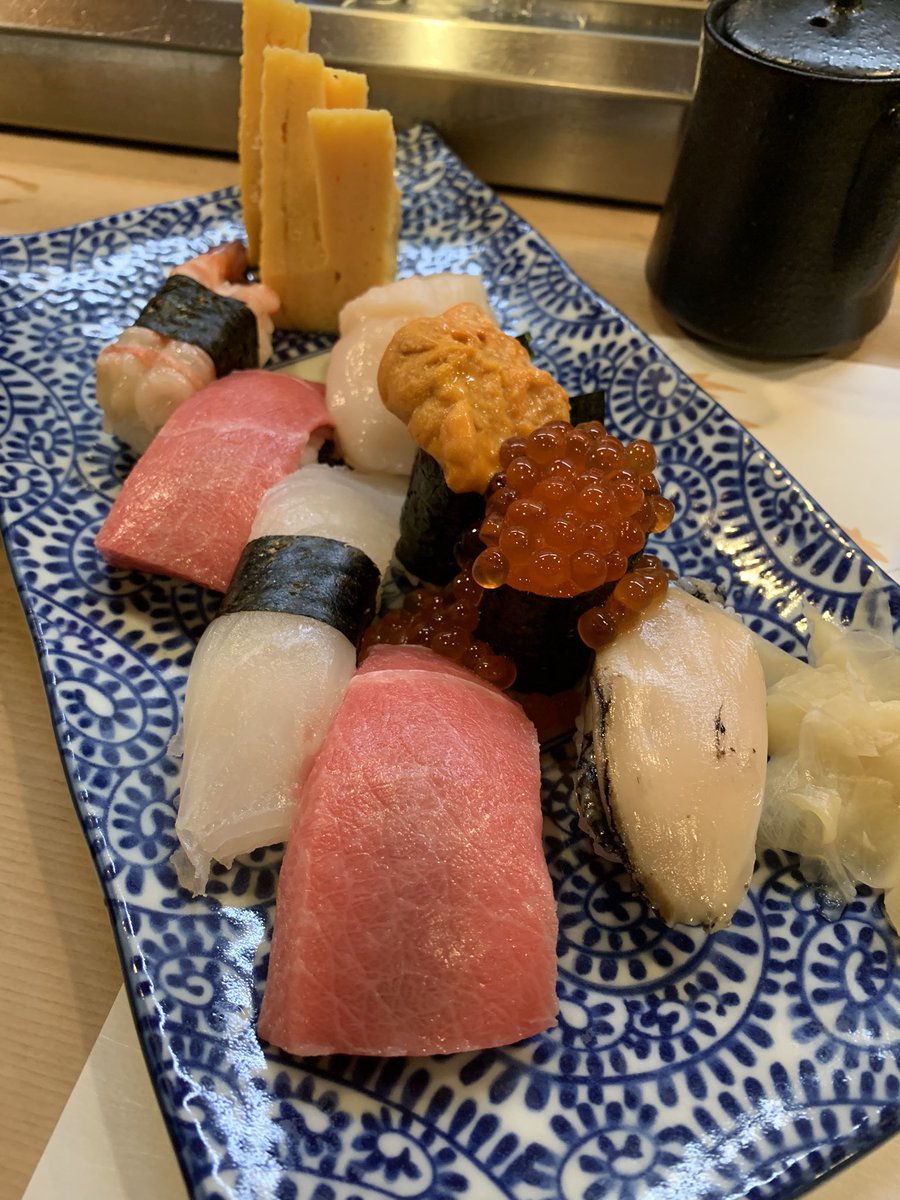 EncgH's tweet photo. 誕生日なので、思い出深いお寿司屋さんに行って来ました！
全て美味しくて大満足^_^

#誕生日ご飯　#お寿司屋さん　
#二葉寿司　#思い出のお店
#おまかせ　#常連さん　#大満足
#変わらない大将　#美味しいお店 https://t.co/iDXIggiLFb