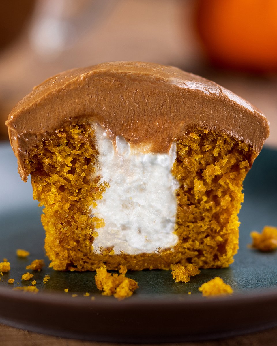 sprinkles's tweet photo. If 'Evermore' is your Autumn anthem, you're on a 'Gilmore Girls' marathon, or you're simply smitten with fall, this GIVEAWAY is for you: 

Tag a friend for a chance to win a dozen Pumpkin cupcakes on us! 🧁🍂 https://t.co/dIgKCl4fRP