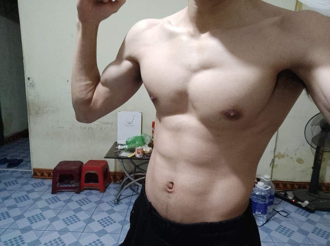 khainam01's tweet photo. Kể mà anh chồng có vài cái múi mít thì hấp dẫn. https://t.co/sna5OwsunG