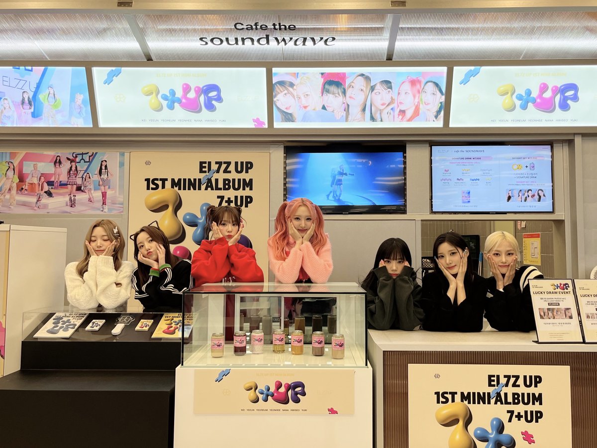 _EL7ZUPofficial's tweet photo. [📸]

팝업스토어에 깜짝⚡ 방문한 EL7Z UP!
EL7Z U를 위한 서프라이즈 선물도 남기고 왔으니
많이 많이 방문해 주세요💕

#EL7ZUP #엘즈업 #CHEEKY
#CHEEKY_빨리모여_지금여기 https://t.co/v4MioRtyYa