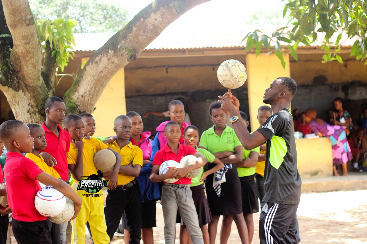 ChukwuebukaFA's tweet photo. WEEK 69➡️ #CSFFTP23 

At Beluah Model School in Aba on 22/9/2023 with @ChukwuebukaEZ

They produced the 2022 #CSFFC female winner #MiracleNgozi who's set 2 defend her title in November &amp; also have her first @GWR World Records attempt on 30th Sept in Aba

#ChukwuebukaFreestyle
1/2 https://t.co/5kevPZTpBI