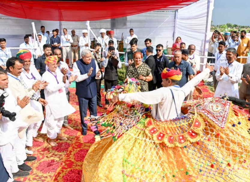 VPIndia's tweet photo. संत शिरोमणि श्री धन्ना भगत जी की जन्मस्थली चौरु धाम के दर्शन कर धन्य हो गया!!

मैं यहां आकर अभिभूत हूं!

समाज में भगत जी का काम बेमिसाल है, हमें उनसे प्रेरणा लेनी चाहिए।

मैं यहां से ऊर्जावान होकर जा रहा हूं। (1/2) https://t.co/L3BqZkGVsl