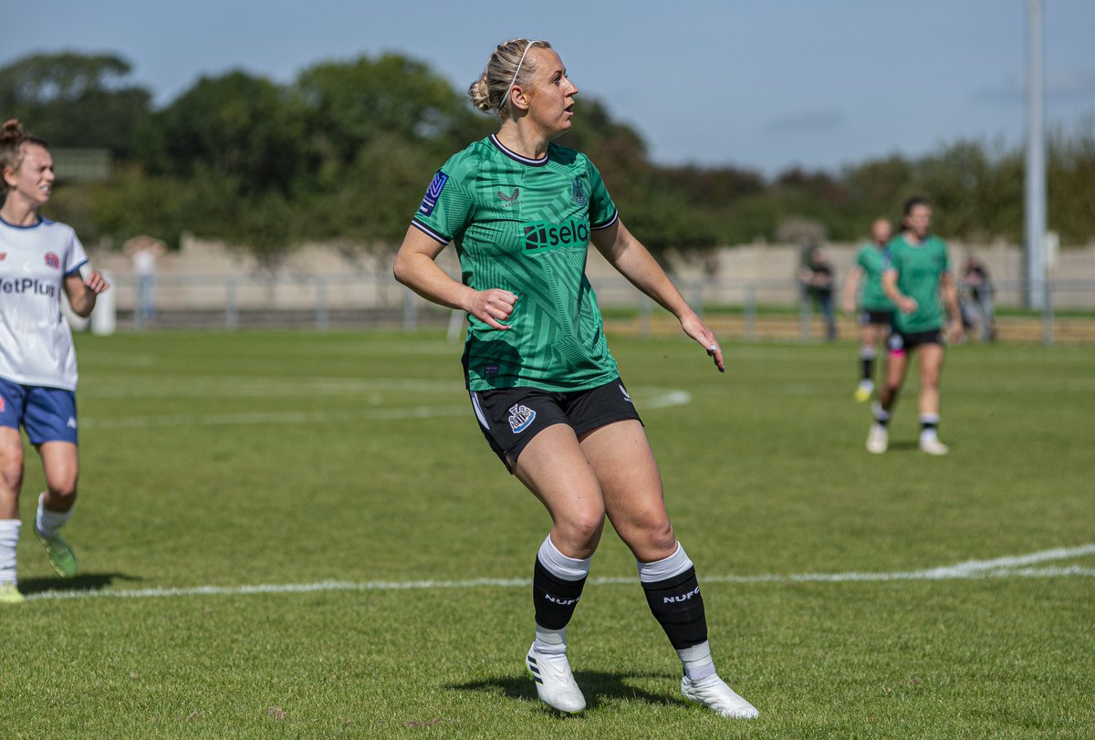 NUFCWomen's tweet photo. 🎉 Wishing defender @Charl23Potts a happy birthday!

#NUFCWomen ⚫⚪ https://t.co/Fqje5cgsLX
